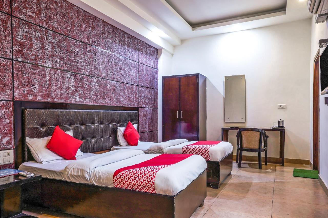 Oyo 18895 Hotel Kartikay Grand Hisār Esterno foto