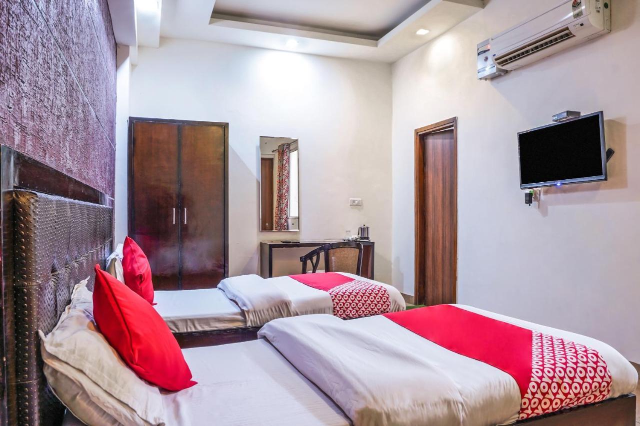 Oyo 18895 Hotel Kartikay Grand Hisār Esterno foto
