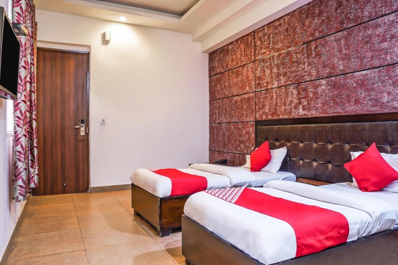 Oyo 18895 Hotel Kartikay Grand Hisār Esterno foto